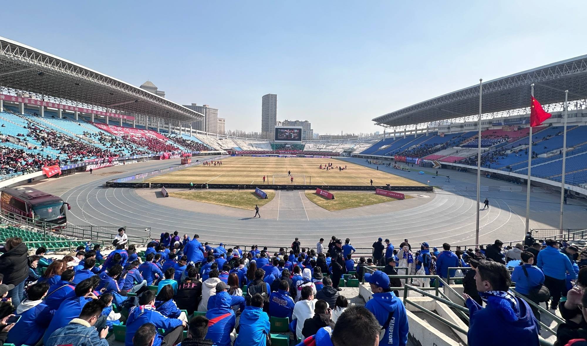 苏宁客场战平鲁能，继续保持领跑位置